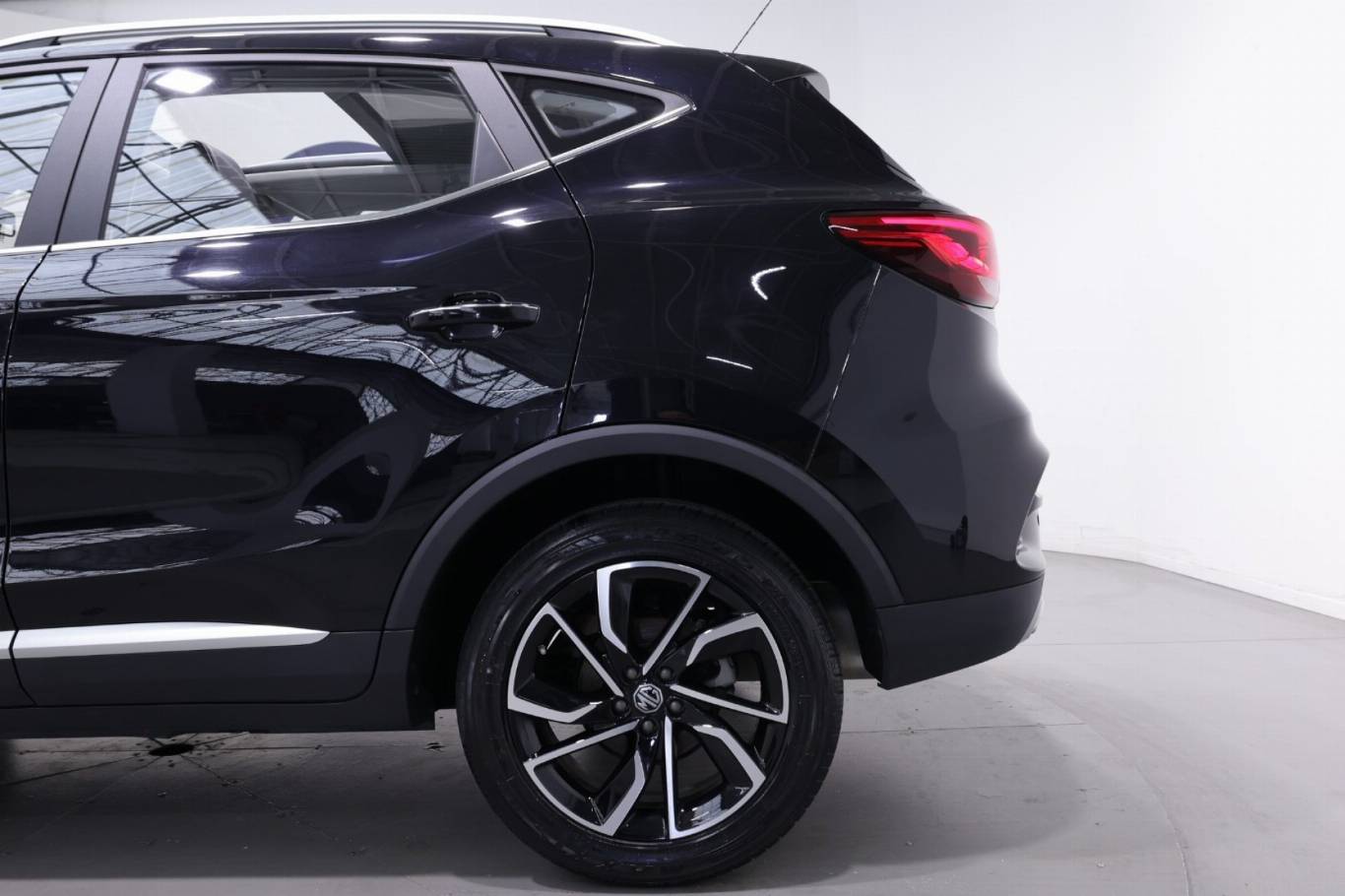 MG ZS 44
