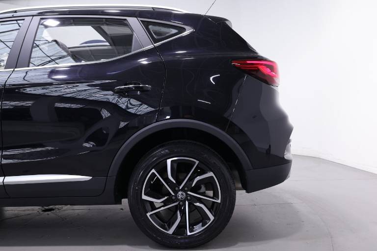 MG ZS 44