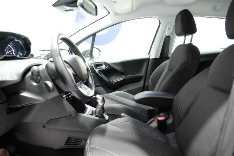 PEUGEOT 208 20