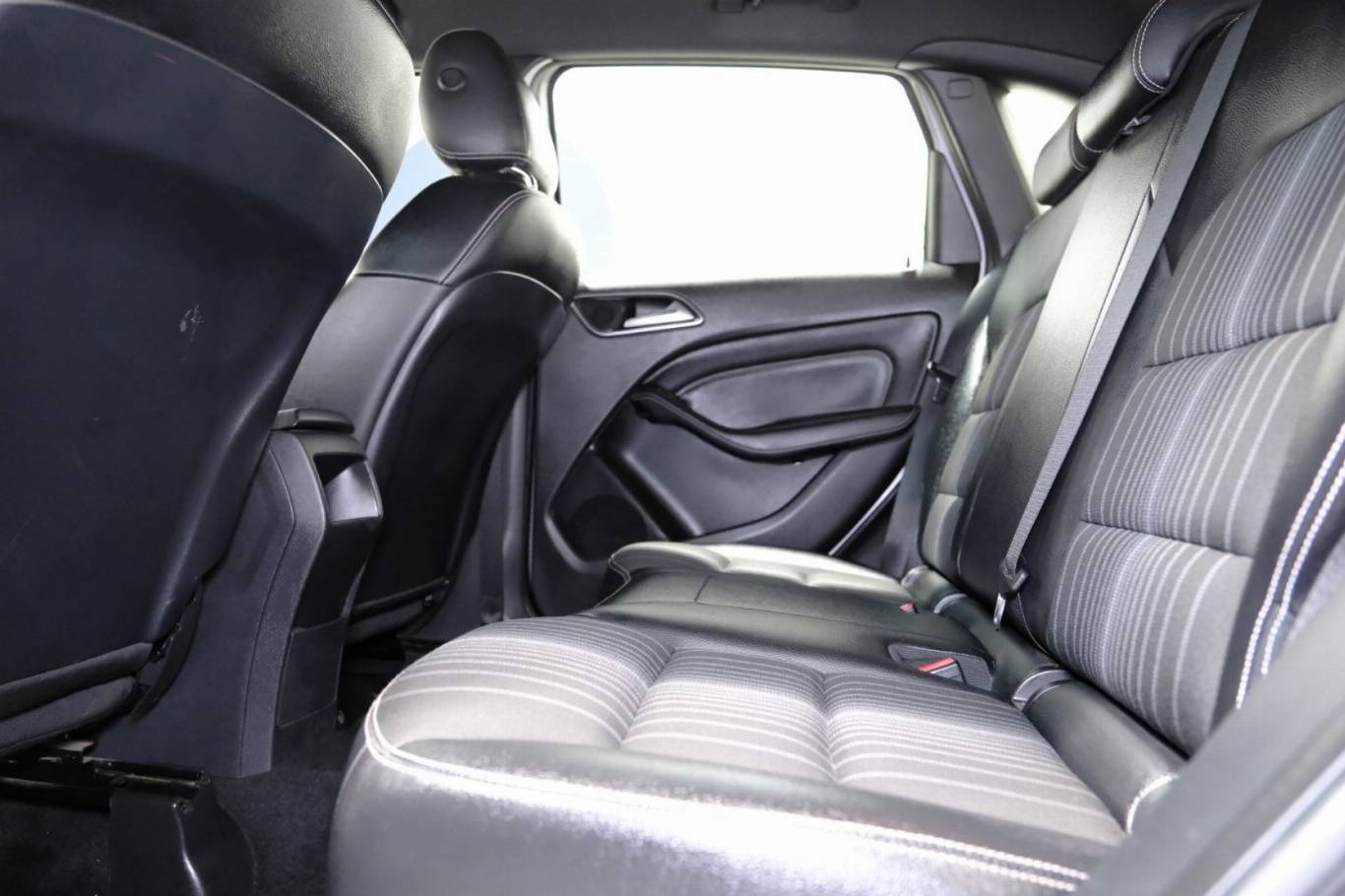 MERCEDES-BENZ B 200 40