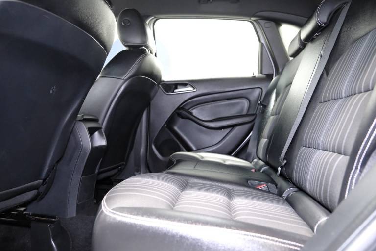 MERCEDES-BENZ B 200 40