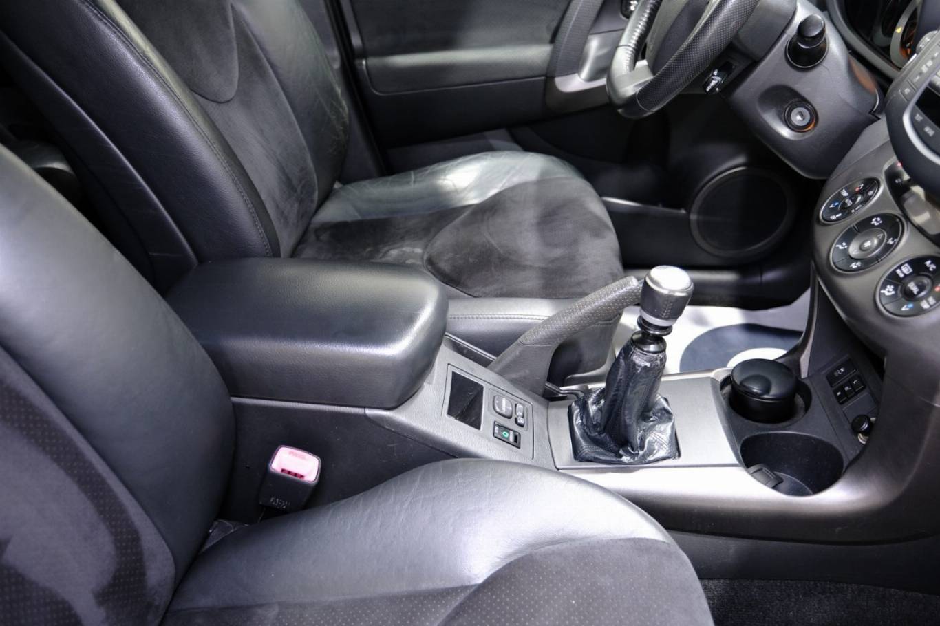 TOYOTA RAV 4 MY23 56