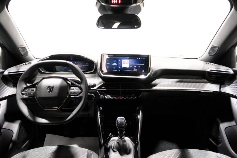 PEUGEOT 2008 6
