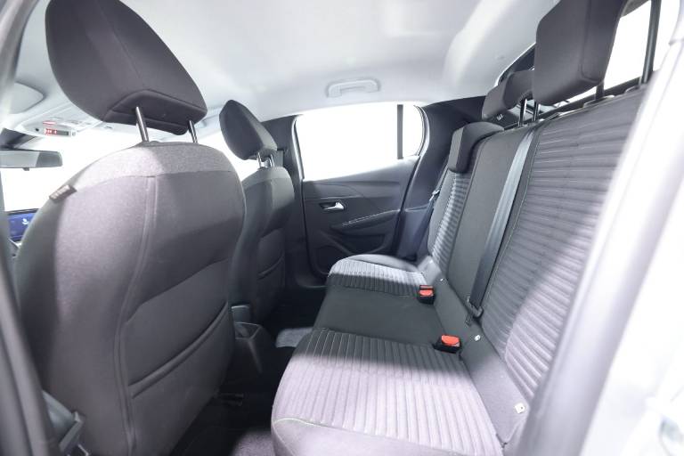 PEUGEOT 208 36