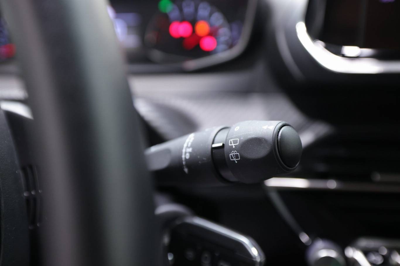 PEUGEOT 208 24