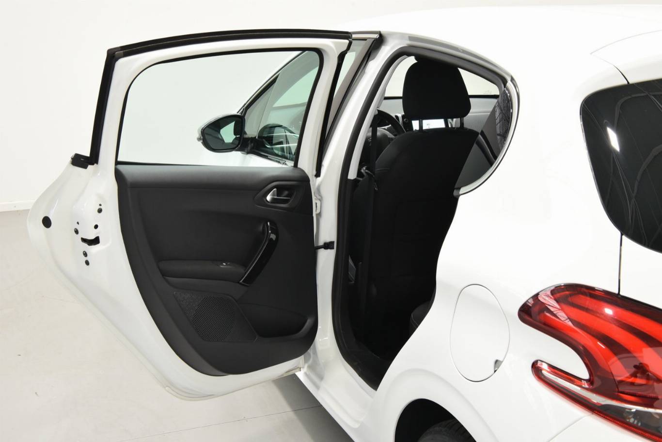 PEUGEOT 208 48