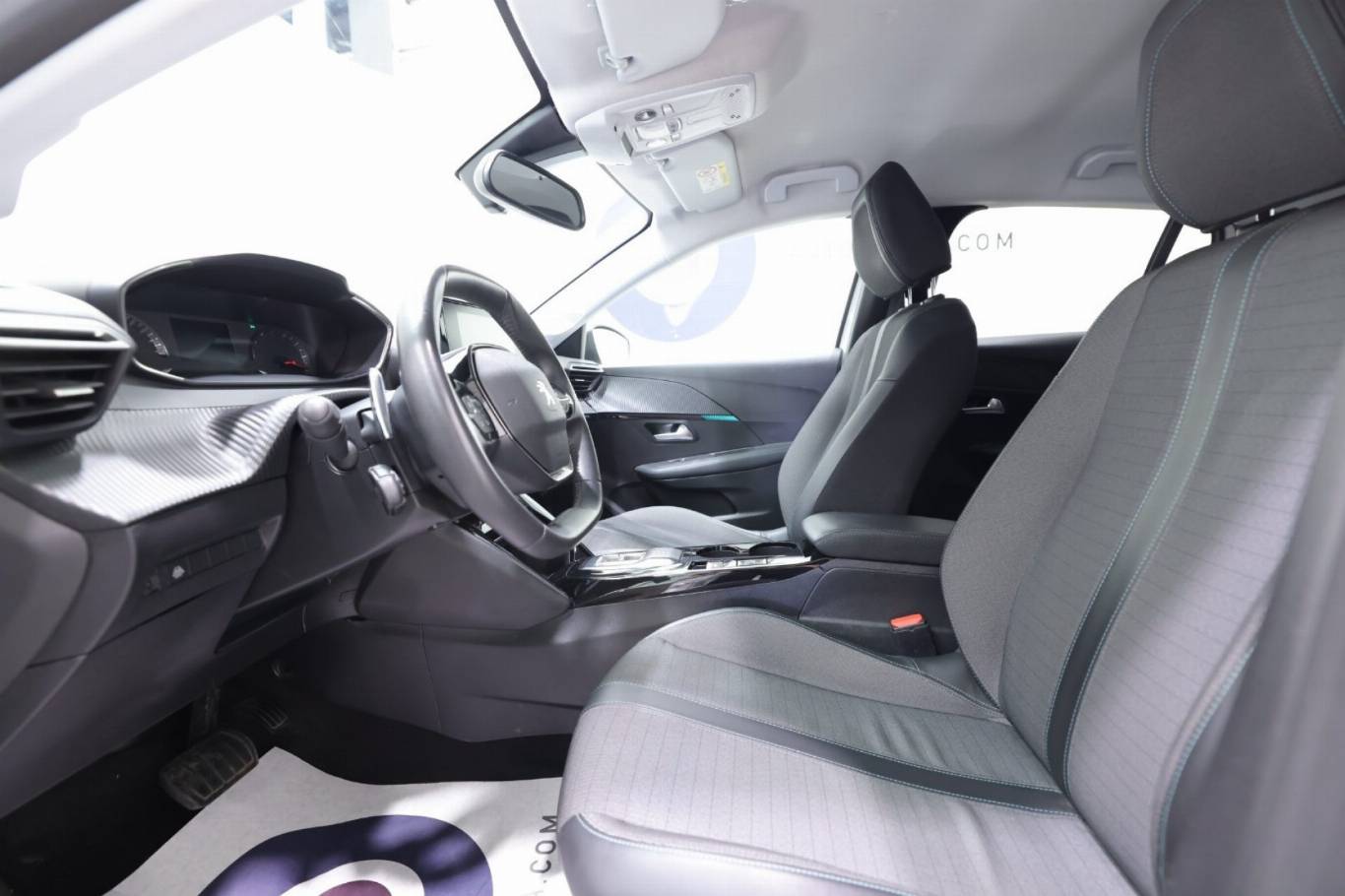 PEUGEOT 208 19