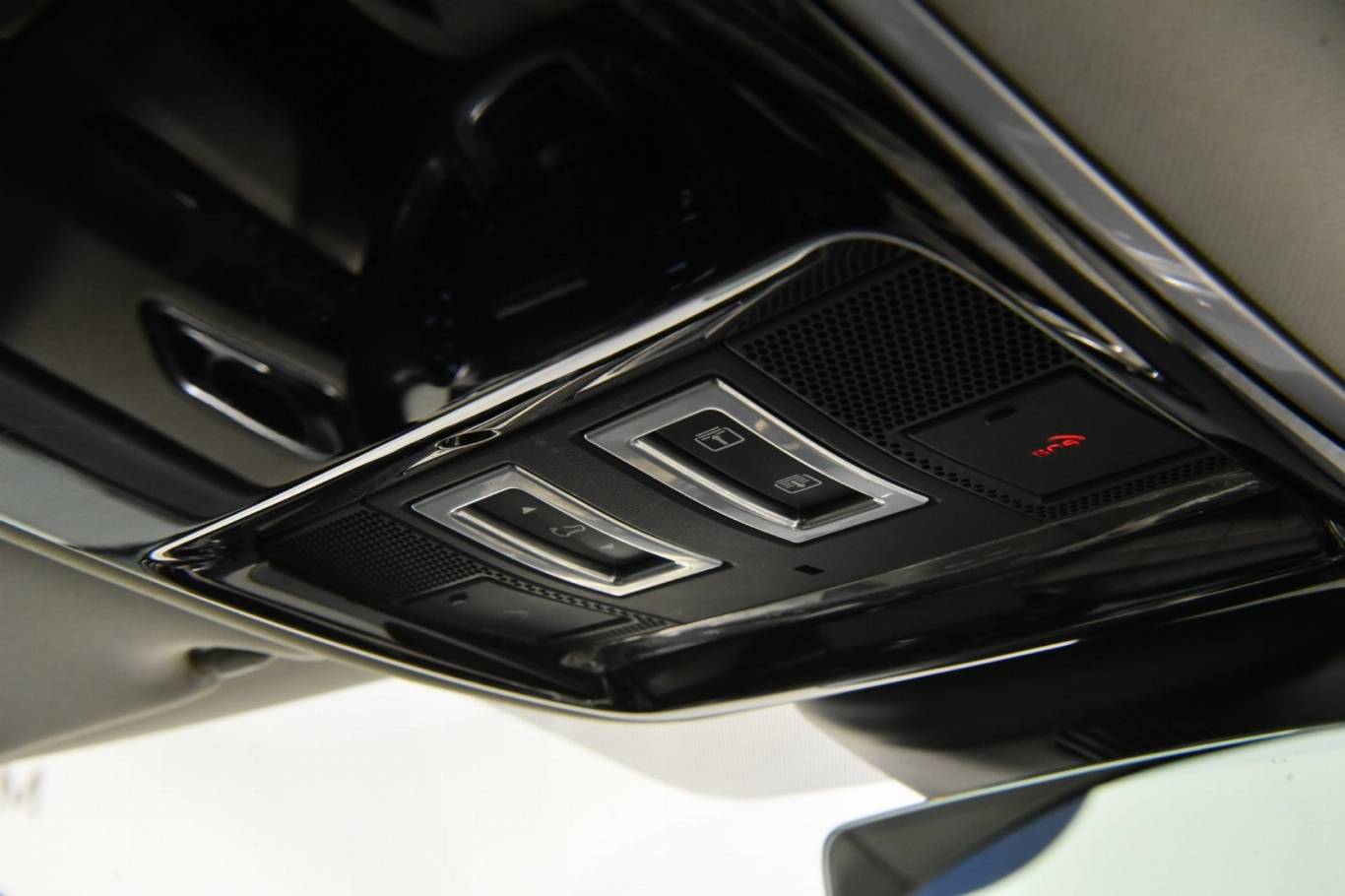 LAND ROVER Range Rover Velar 38