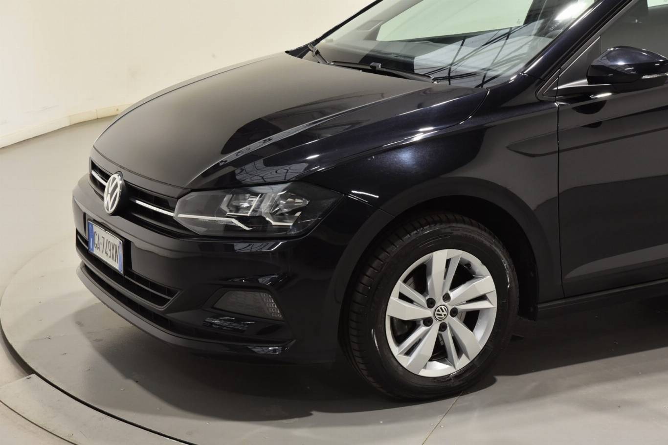 VOLKSWAGEN Polo 13