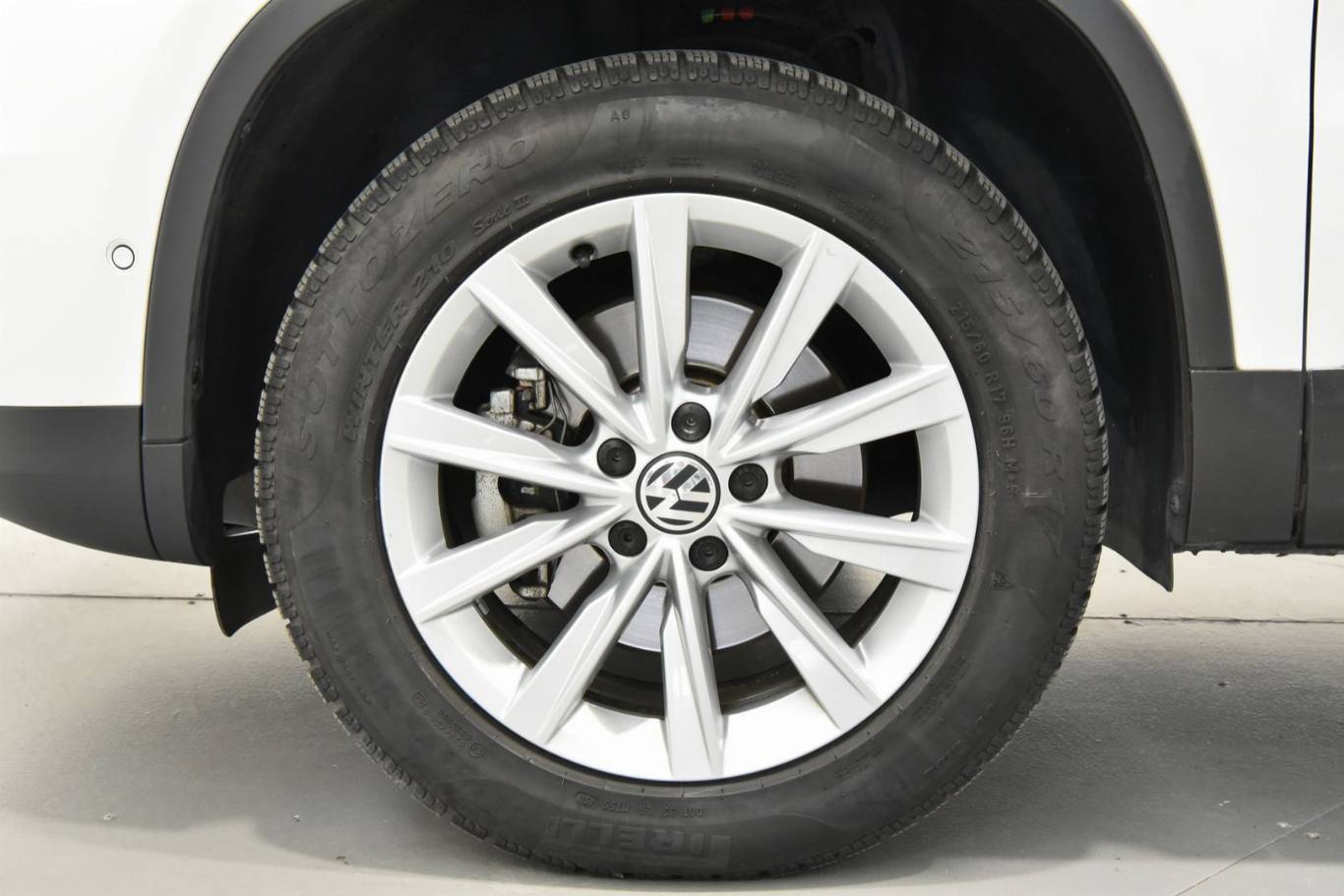 VOLKSWAGEN Tiguan 32