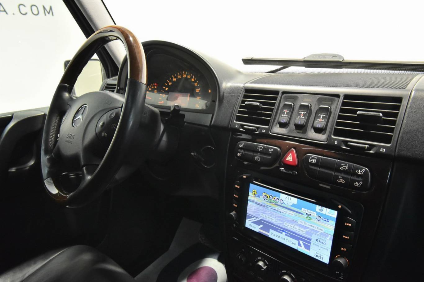 MERCEDES-BENZ G 400 26