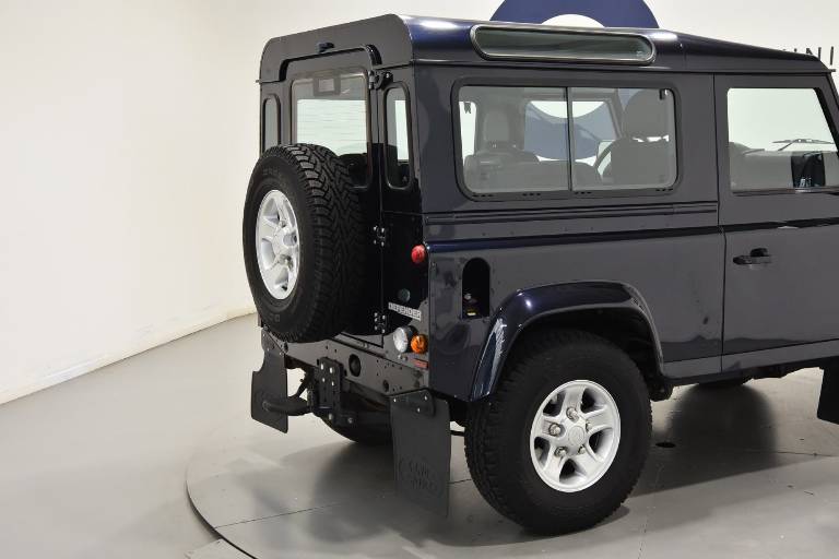 LAND ROVER Defender 15