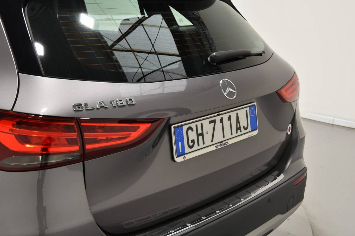 MERCEDES-BENZ GLA 180 44