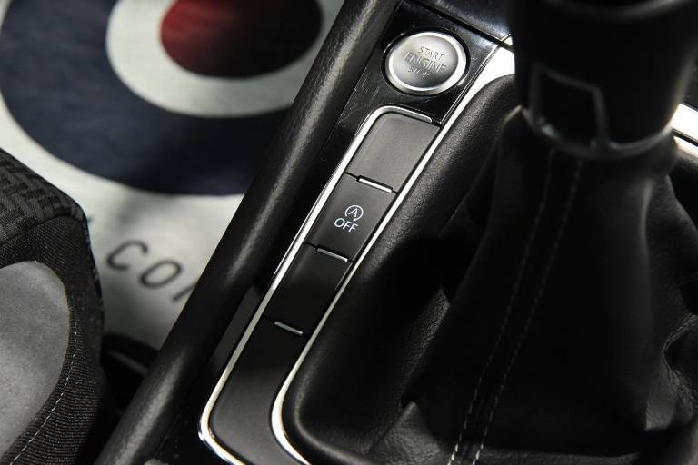 VOLKSWAGEN Golf 41