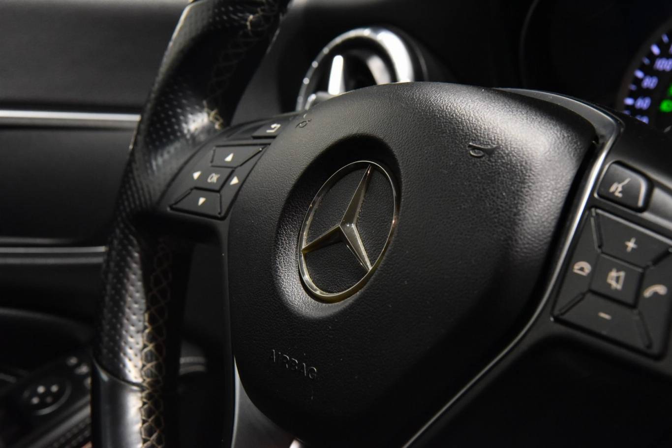 MERCEDES-BENZ CLA 200 38