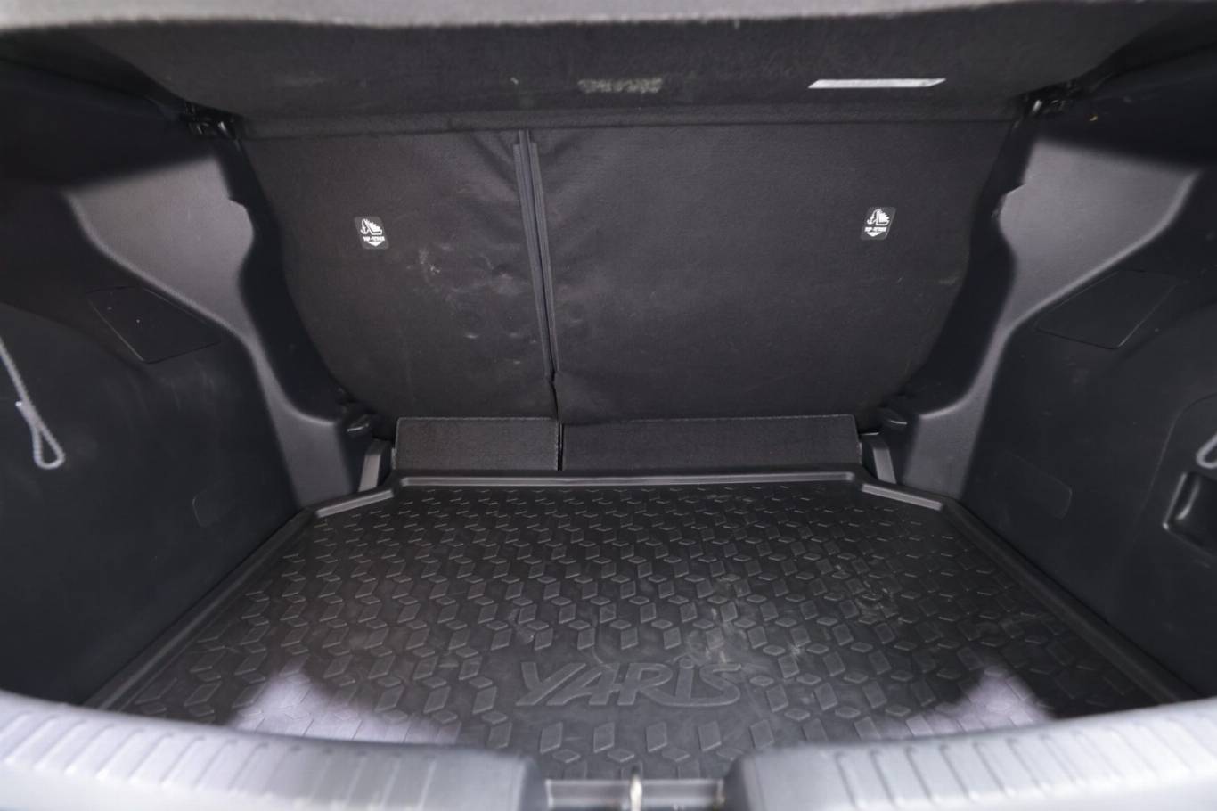 TOYOTA Yaris 49