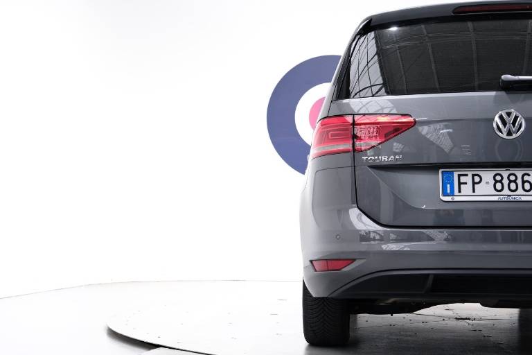 VOLKSWAGEN Touran 54