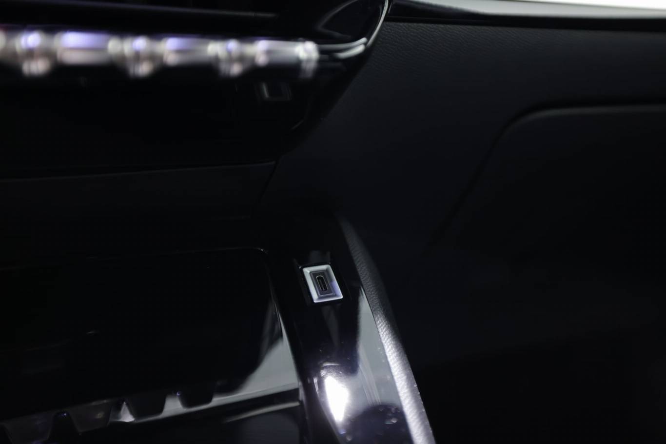 PEUGEOT 2008 31