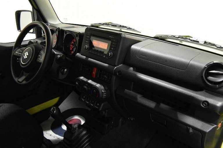 SUZUKI Jimny 28