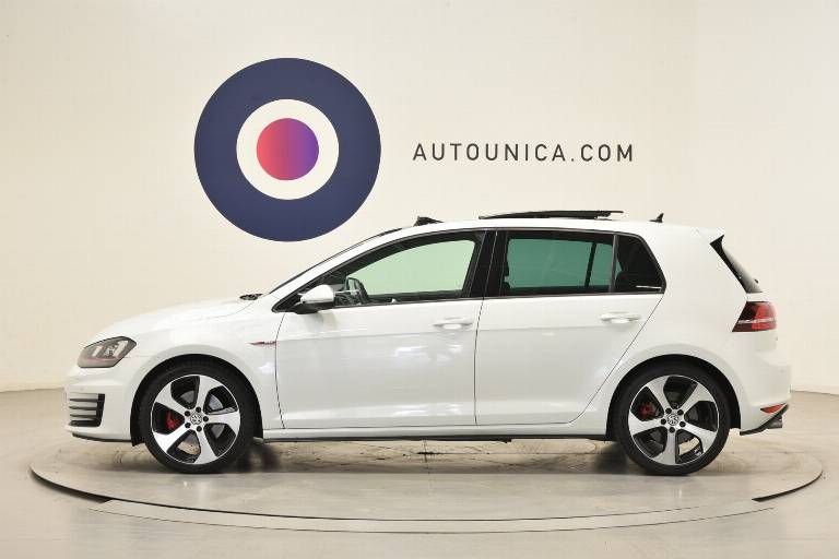 VOLKSWAGEN Golf GTI 32