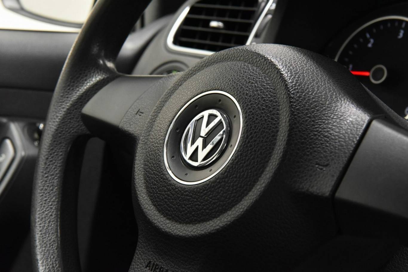 VOLKSWAGEN Polo 31