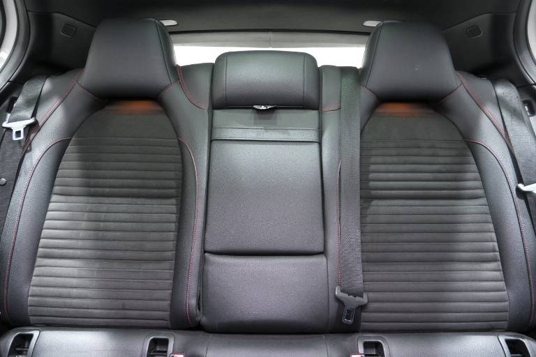 MERCEDES-BENZ GLA 220 37