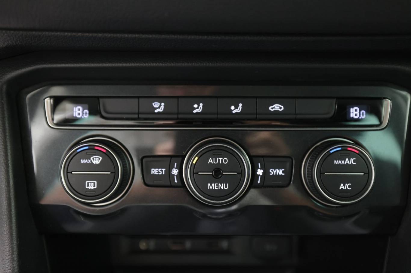 VOLKSWAGEN Tiguan 29