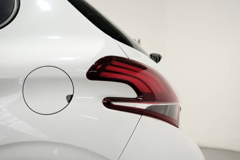 PEUGEOT 208 40