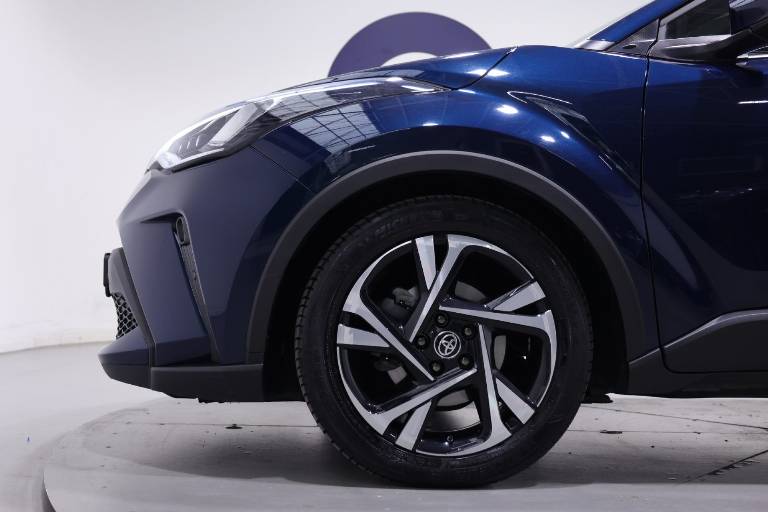 TOYOTA C-HR 17