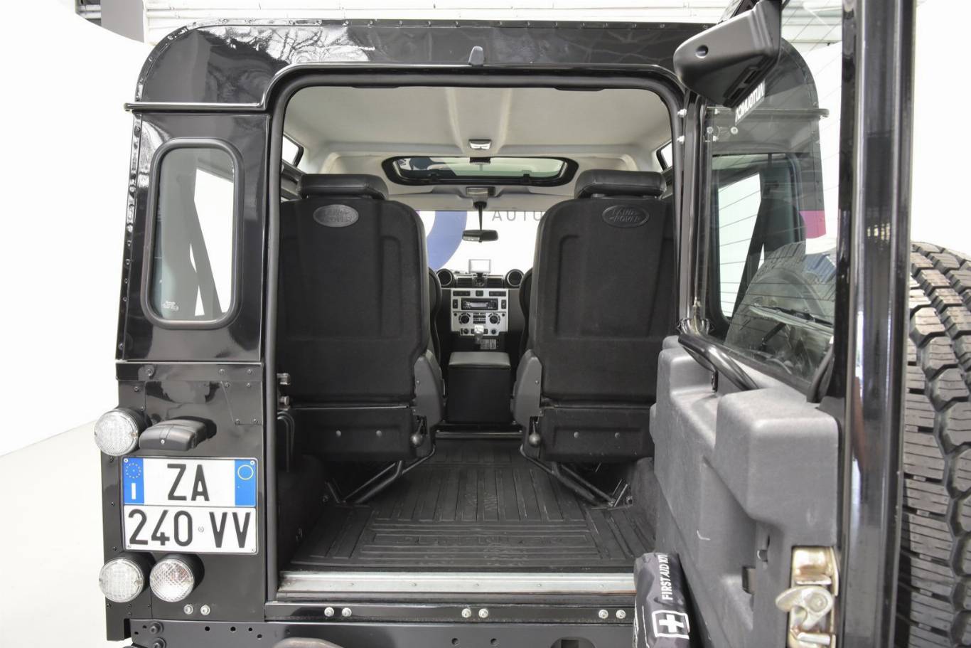 LAND ROVER Defender 11