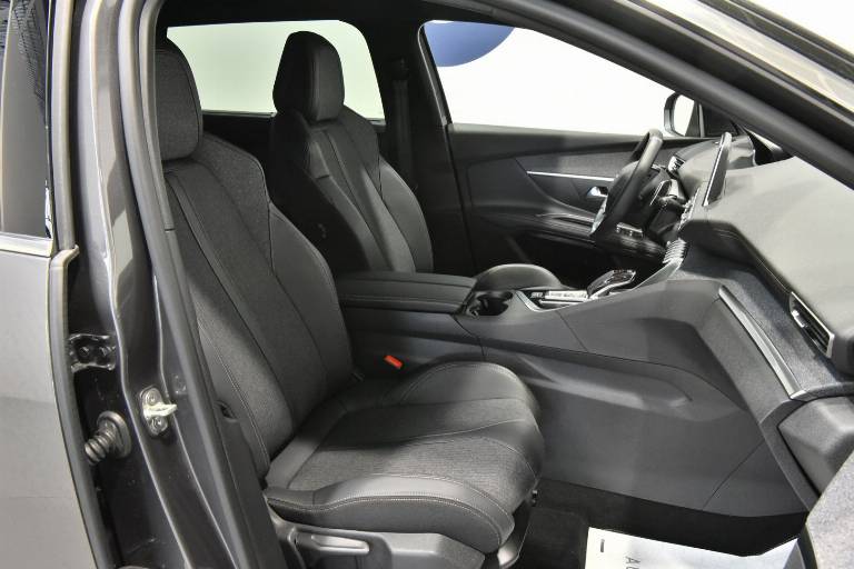 PEUGEOT 5008 22