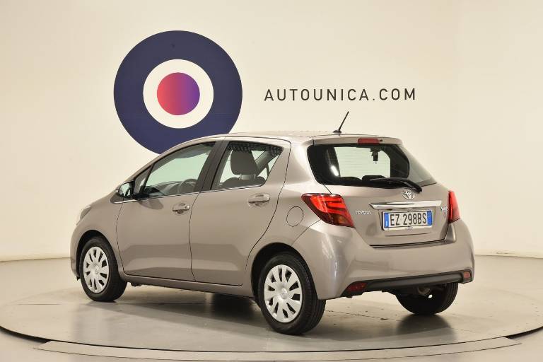 TOYOTA Yaris 2