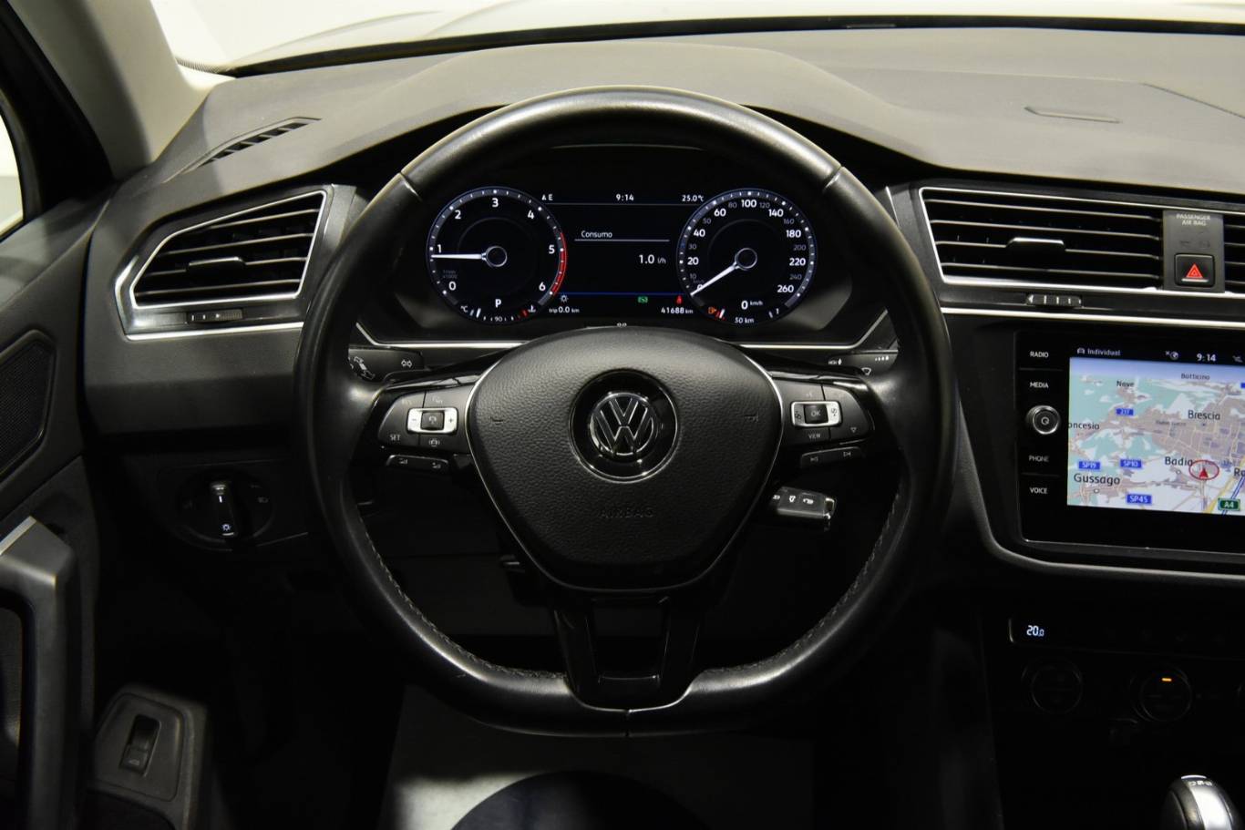 VOLKSWAGEN Tiguan 23