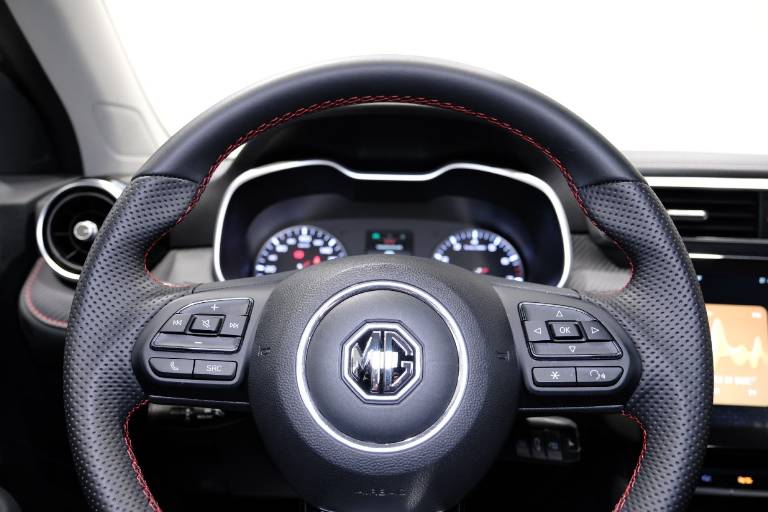 MG ZS 7