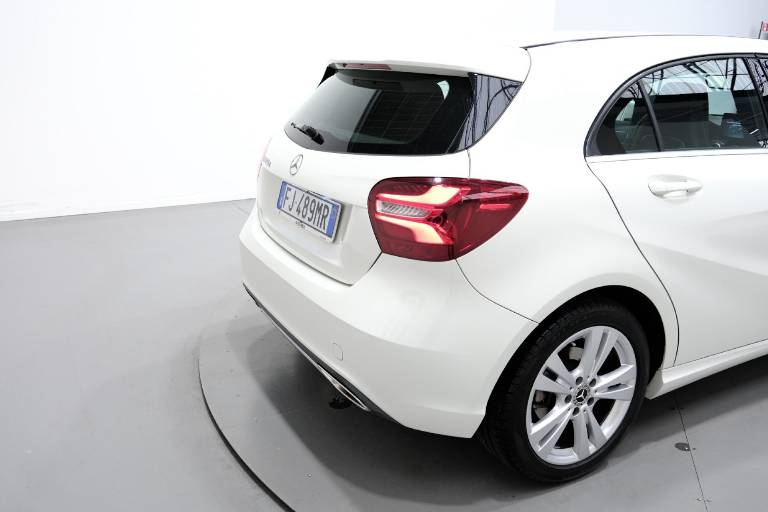 MERCEDES-BENZ A 180 54
