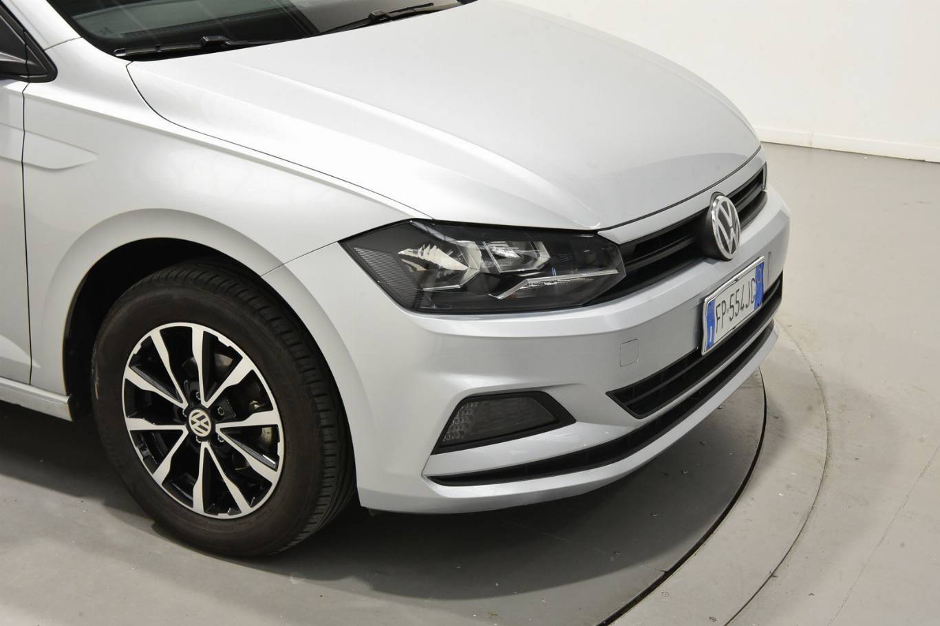 VOLKSWAGEN Polo 36