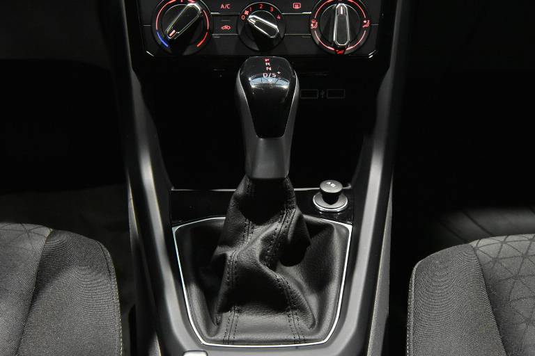 VOLKSWAGEN T-Cross 10