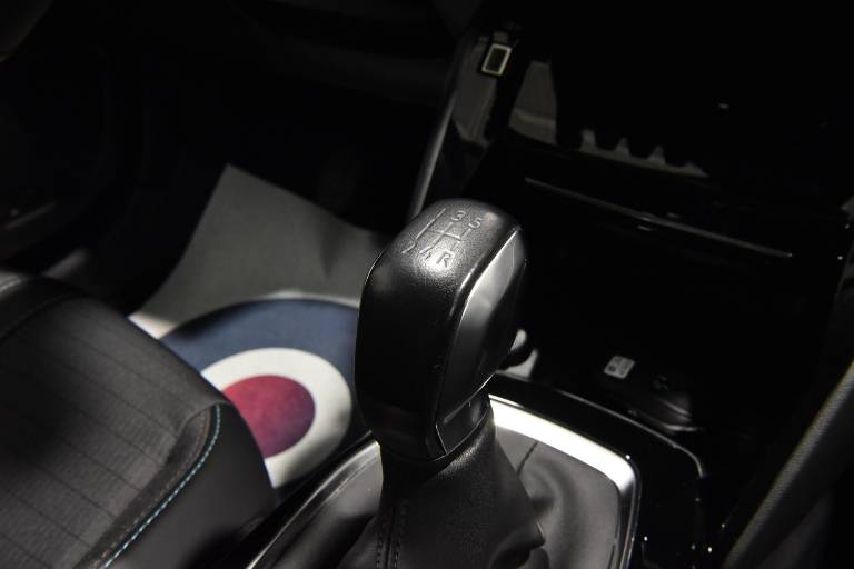 PEUGEOT 208 26