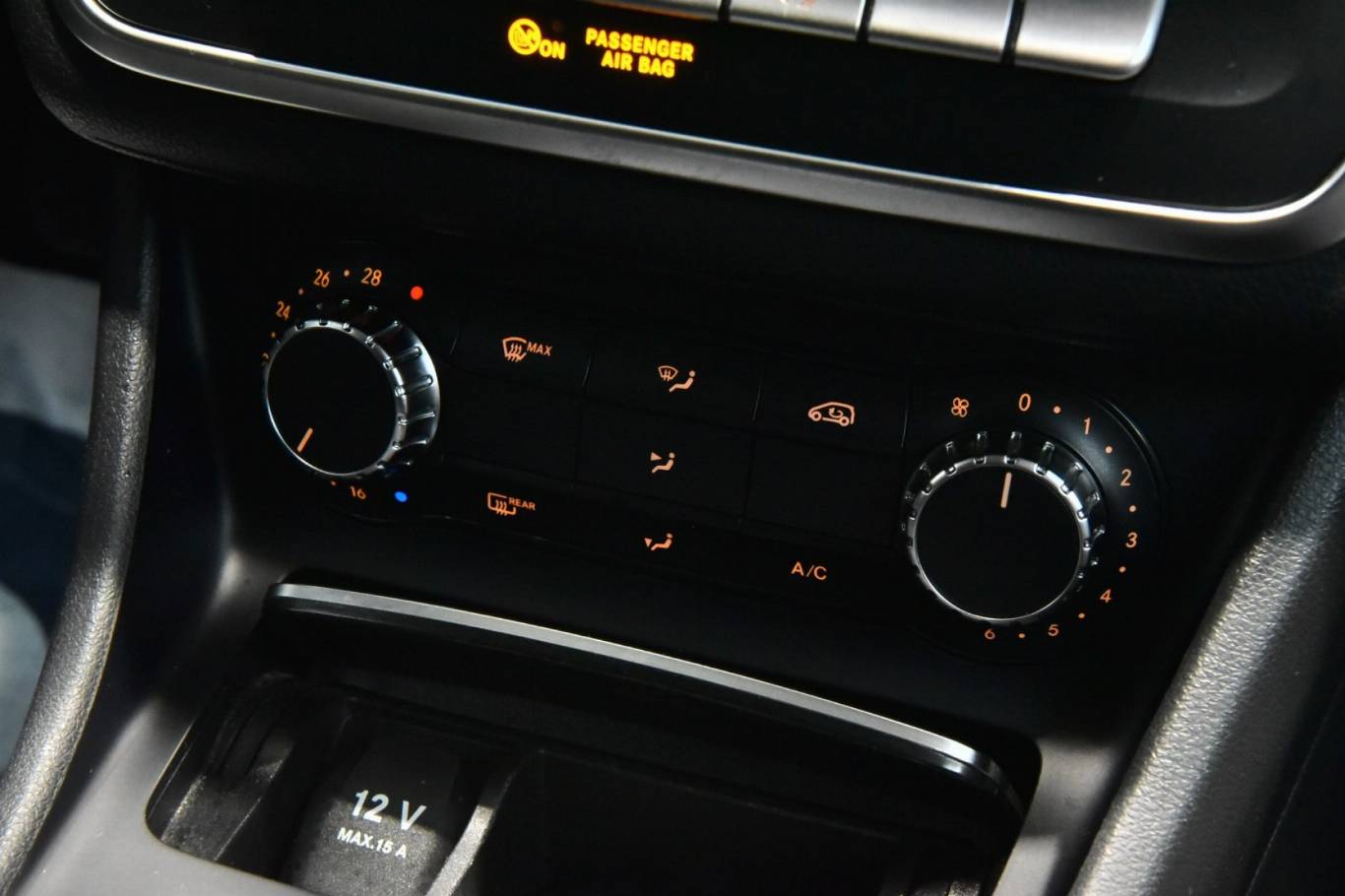 MERCEDES-BENZ CLA 180 10