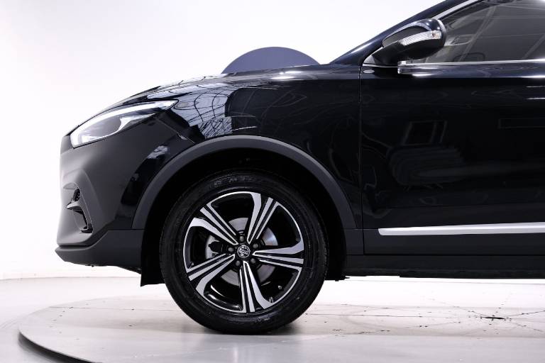 MG ZS 11