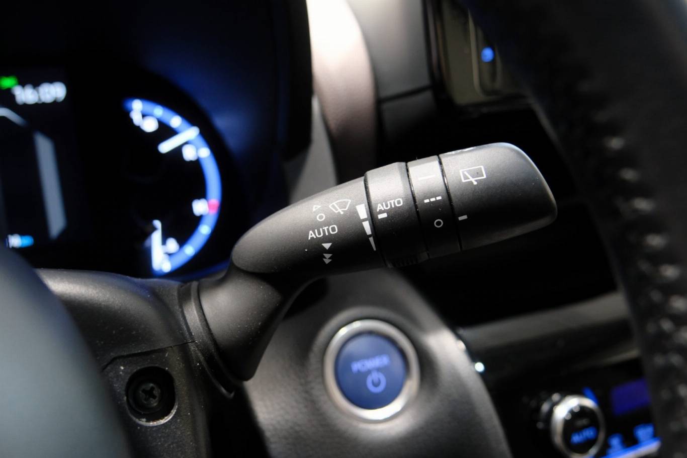 TOYOTA Yaris Cross 25