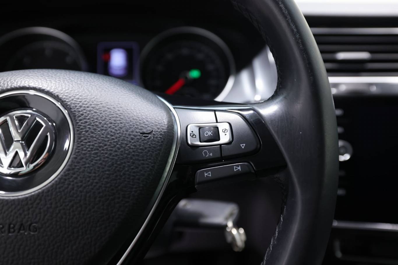 VOLKSWAGEN Golf 22