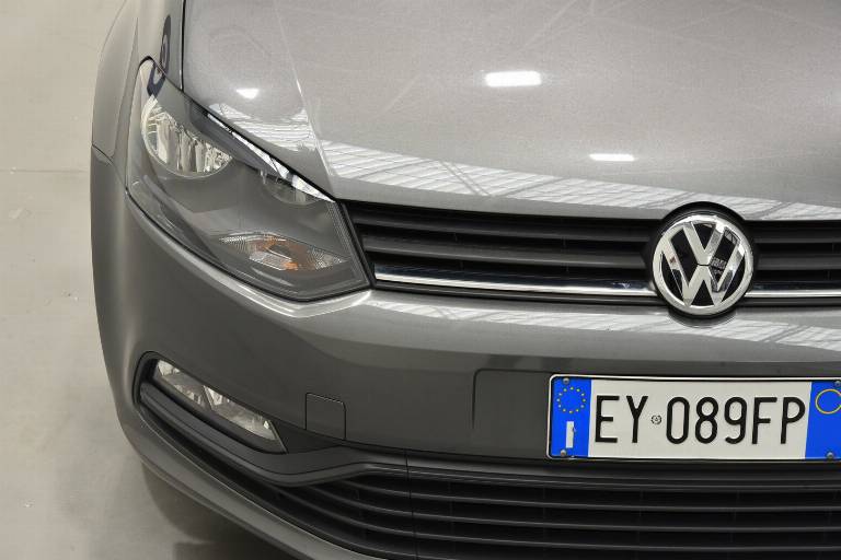 VOLKSWAGEN Polo 17