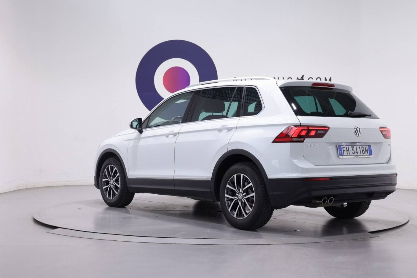 VOLKSWAGEN Tiguan 17