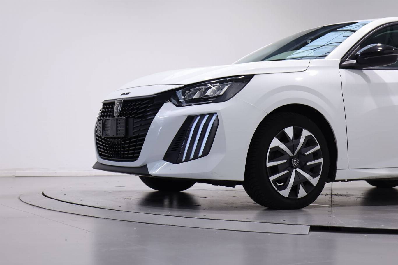 PEUGEOT 208 11
