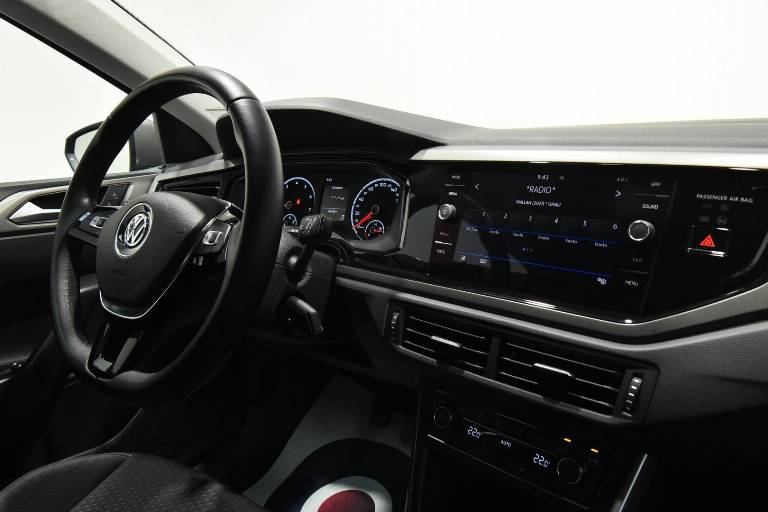 VOLKSWAGEN Polo 28