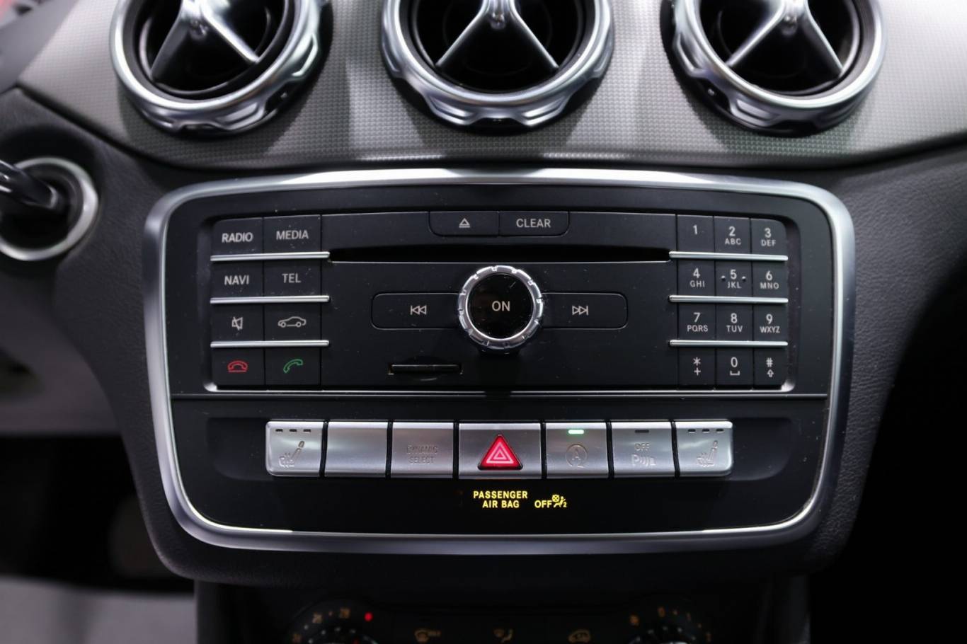MERCEDES-BENZ GLA 200 27