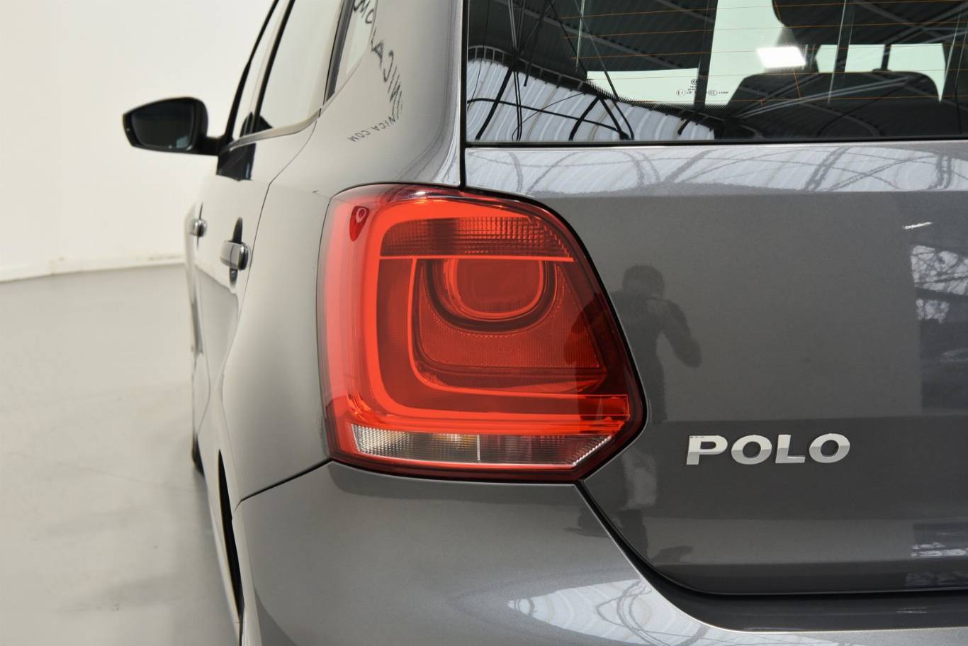 VOLKSWAGEN Polo 17
