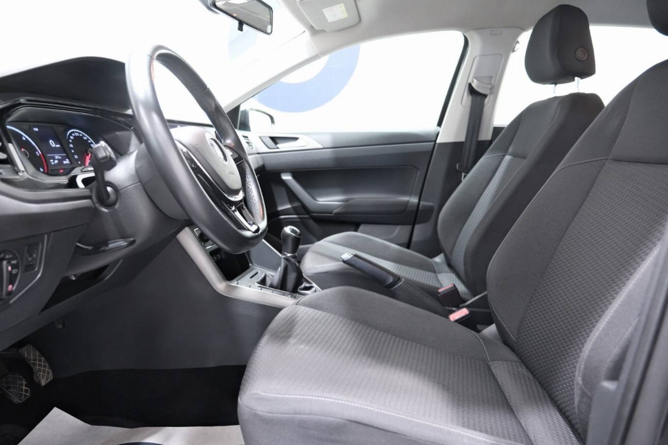 VOLKSWAGEN Polo 19