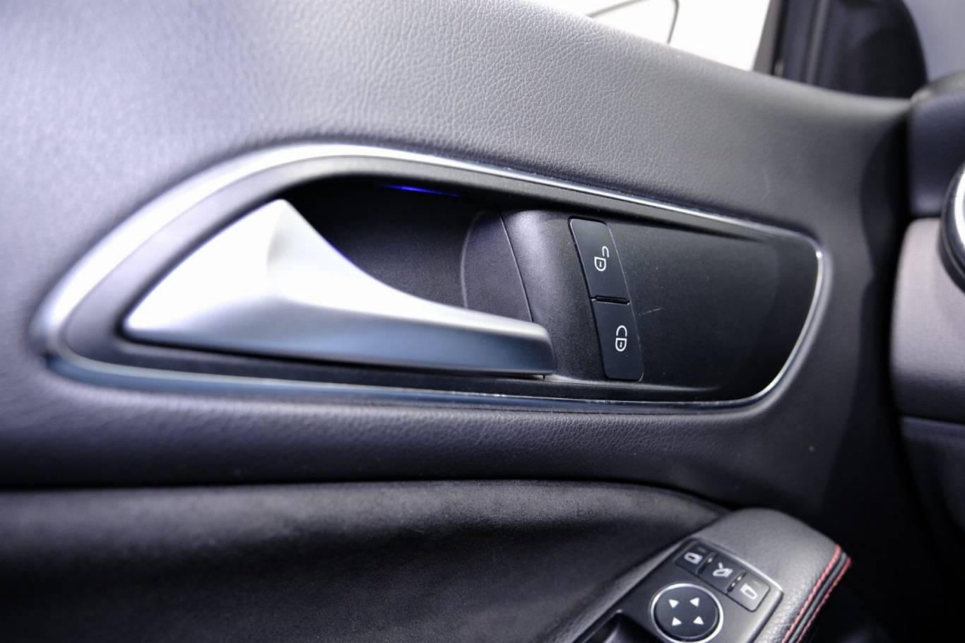 MERCEDES-BENZ CLA 220 36